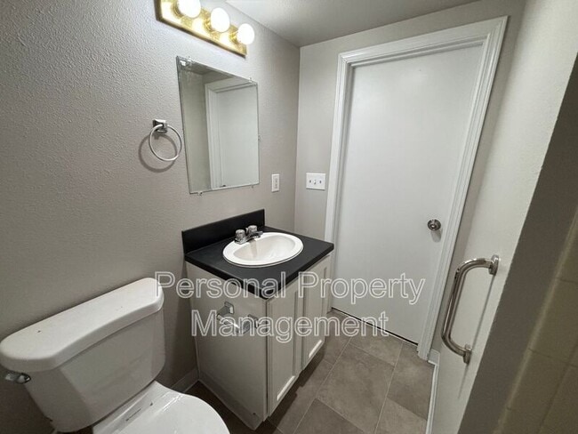 Photo - 525 NW 10th Ave Unit B