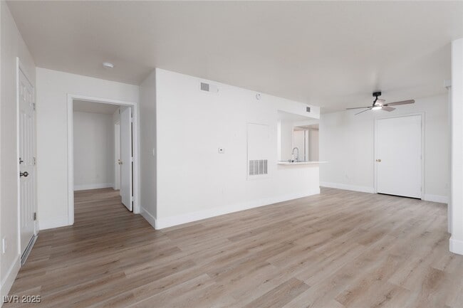 Photo - 2300 E Silverado Ranch Blvd Unidad 1080