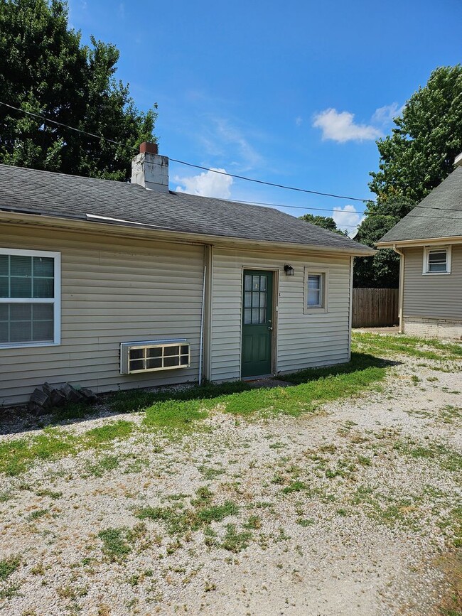 Building Photo - 1505 Lincoln Ave Unit Rear