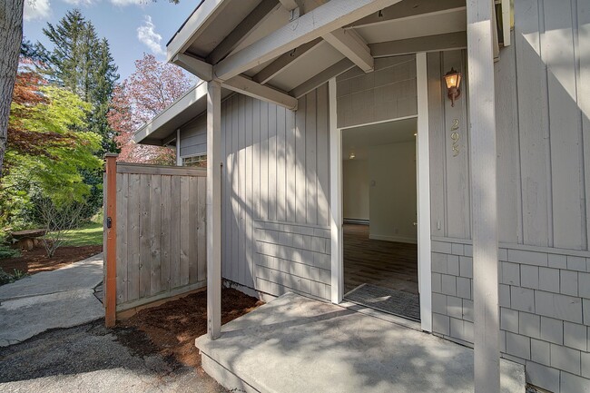 Photo - 2Bd/1Ba Issaquah Duplex