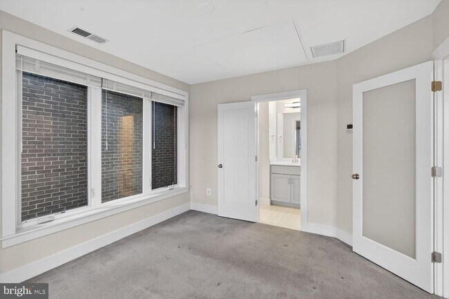 Building Photo - 10425 Fernwood Rd