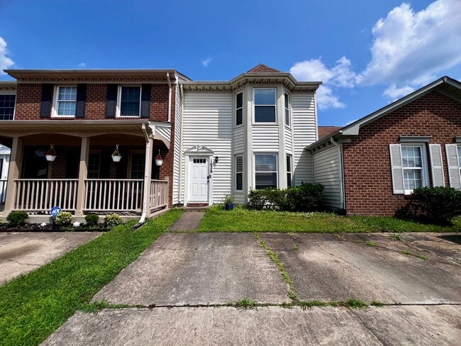 Building Photo - Come see this gorgeous townhouse in the desirable Ocean Lakes community!