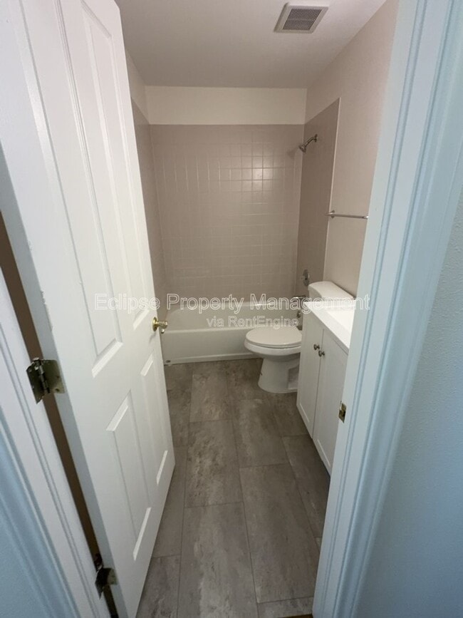 Photo - 714 E Harbor Cir