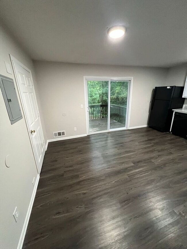 Photo - READY NOW!!! Amazing 2 Bedroom 1.5 bathroom Townhome !