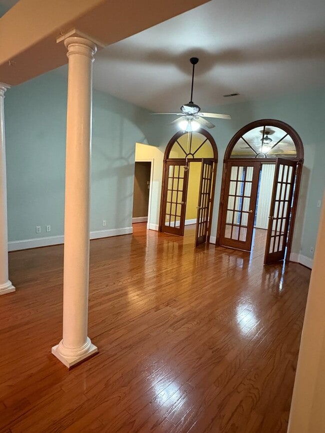 Photo - 533 Stonemason Dr