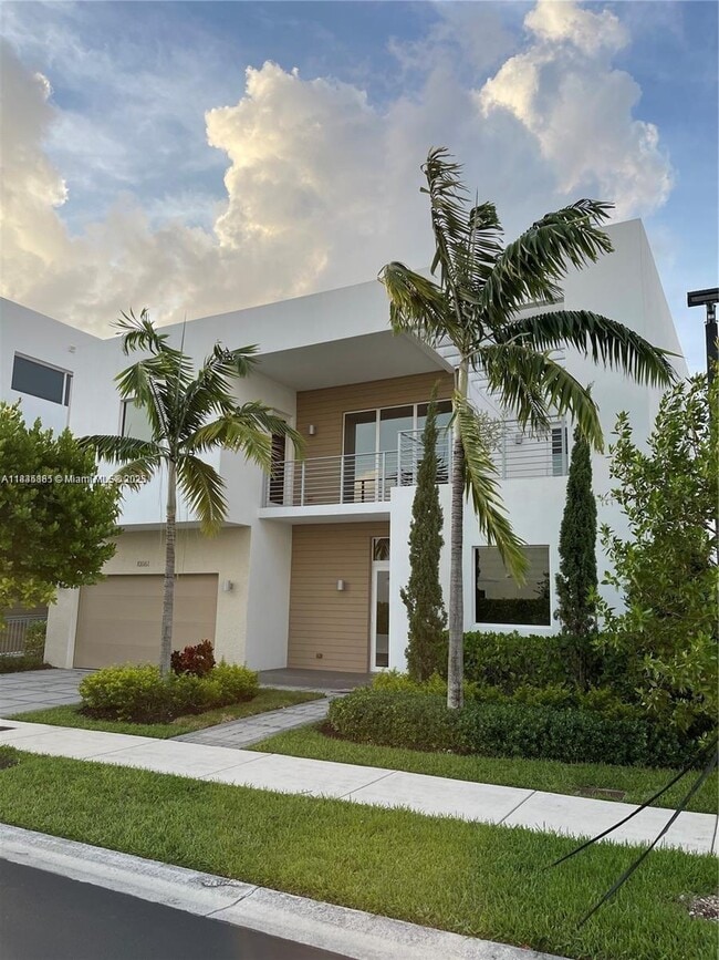 Building Photo - 10061 NW 75th St Rental