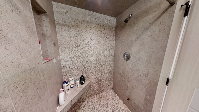 Photo - 329 W 4th St