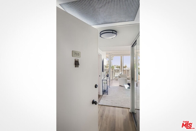 Photo - 4455 Los Feliz Blvd Unidad 703