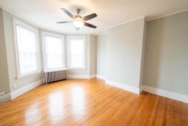 Photo - 128 Oak St