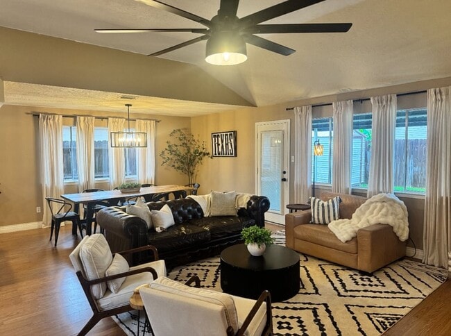Photo - 2406 Strait Ln