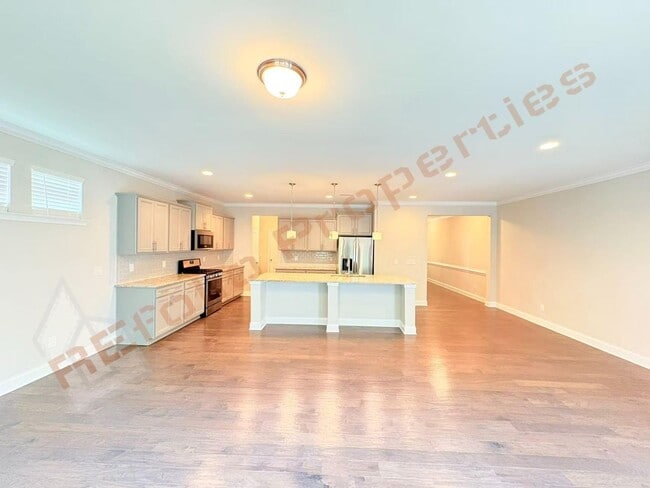 Photo - 713 Newlyn Dr