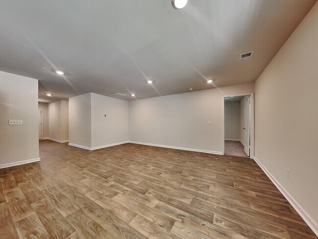 Photo - 306 Crooked Pne Ct