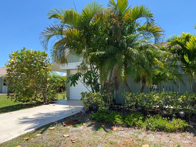 Photo - 1781 SE Linpark Ct