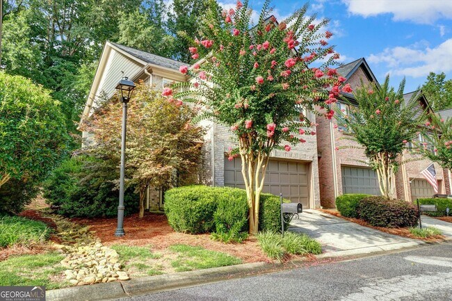 Photo - 702 Surrey Park Pl SE