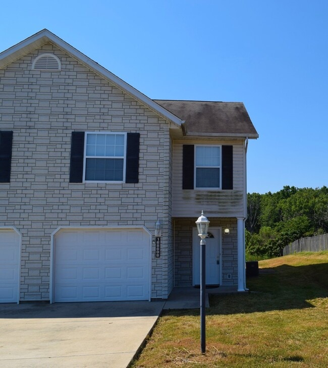 Building Photo - 16860B Huntington Ln Unit 16860 B Huntington Ln