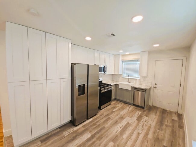 Building Photo - 3603 E Lockwood Dr