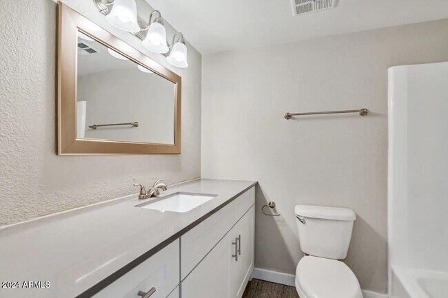 Photo - 2645 E Cactus Rd Unit 1