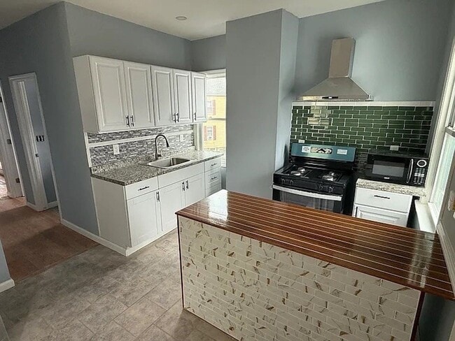 Building Photo - 26 Payson Ave Unit 2 Rental