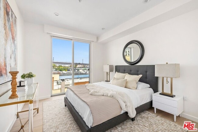 1463 1/2 S Beverly Dr Unit 301