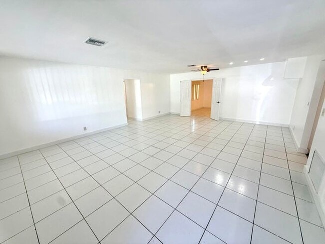 118 SE 10th Ct