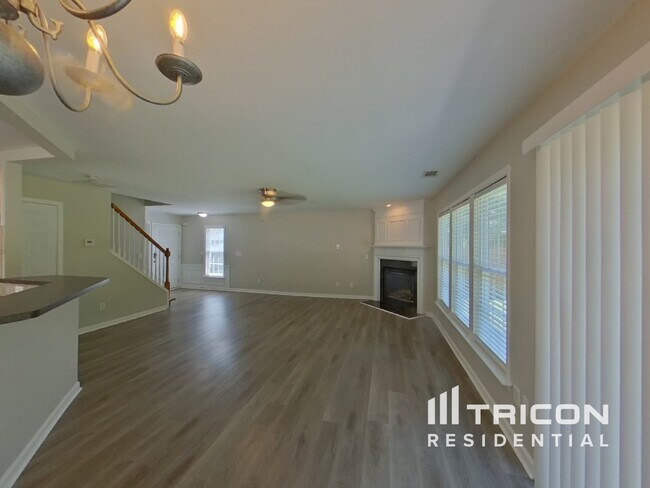 Photo - 3281 Saville St SW