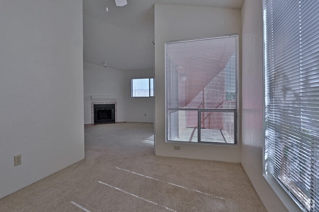 Photo - Emerald Pointe Apartments