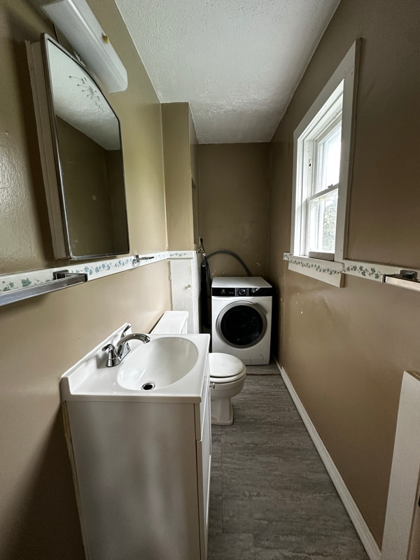 Photo - 141 1/2 E North St