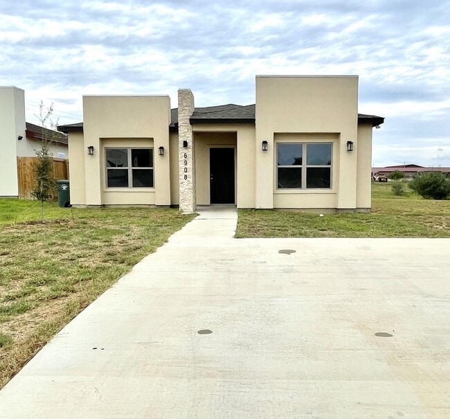 6908 Molinos Dr Rental For Rent in Laredo, TX
