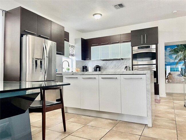 Building Photo - 4615 N Miami Ave Rental