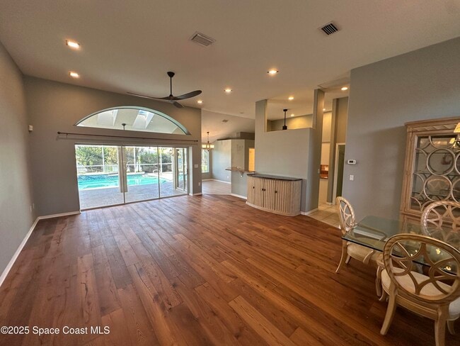 Photo - 908 Fostoria Dr