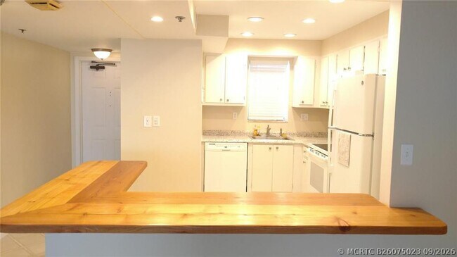 Building Photo - 3100 W Rolling Hills Cir Unit 502