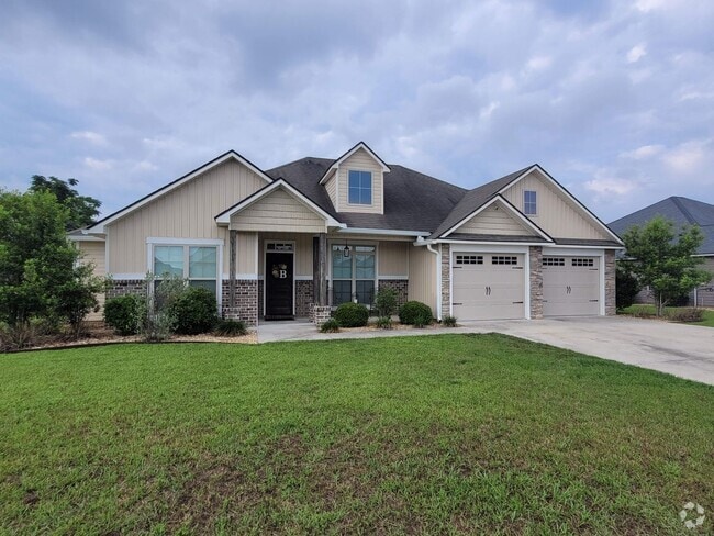 Building Photo - Beautiful 4BD/2BA Home with Screened Patio...