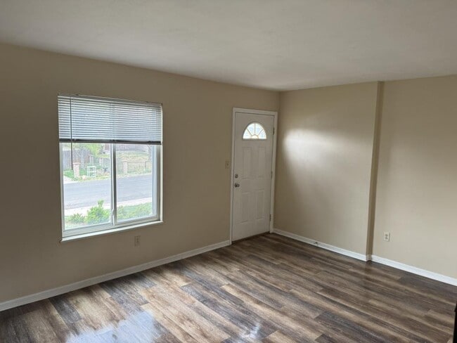 Photo - 5283 Wyandot St