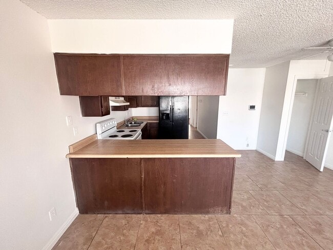 Photo - 2/BD 1/BA Upstairs Condo w/ In Unit Laundry Unit 4