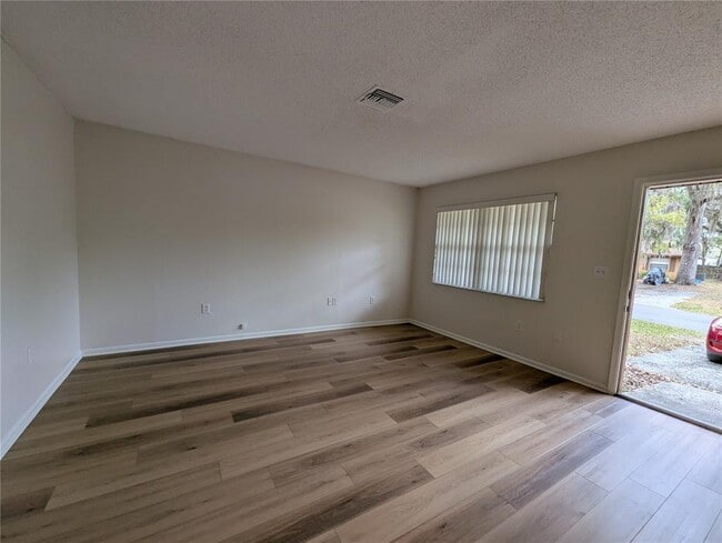 Photo - 20032 Suncrest Dr