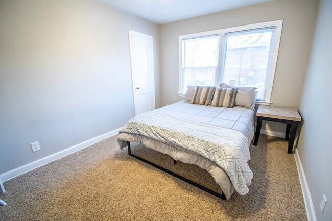 Photo - Dundee Village Rentals (820 N 46th St) Unit #1