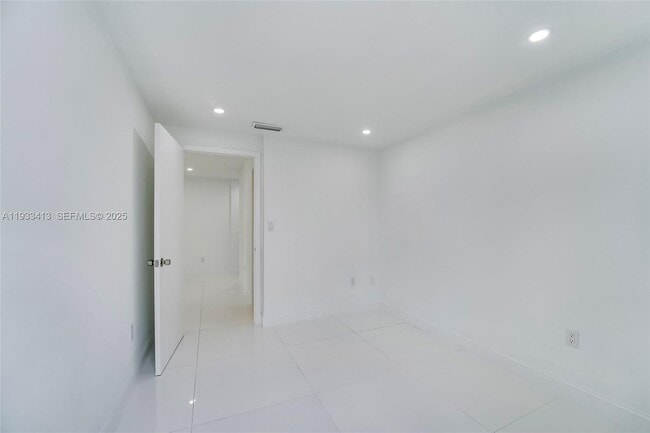 Photo - 777 SW 9th Ave Unidad 203