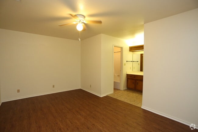 Habitación - St. James Apartments