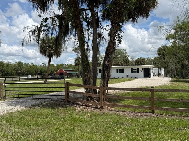 Photo - 1818 Richards St