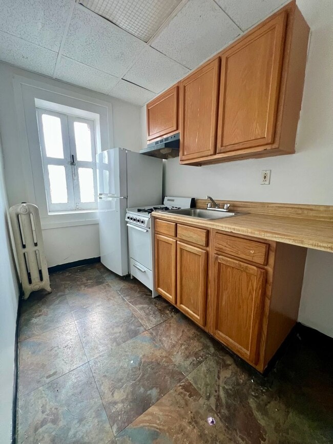 Building Photo - 1001 Clifton Ave Unit 2R