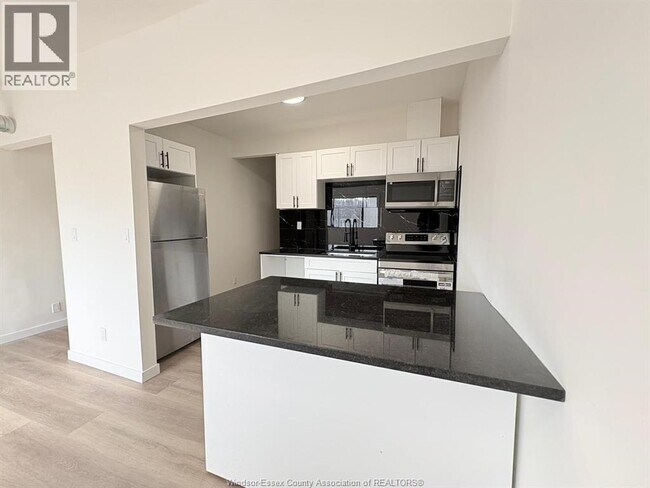 Photo - 1370 Wyandotte St E