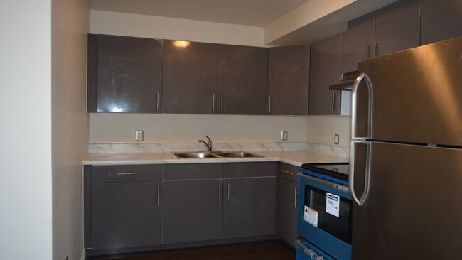Photo - 570-570 King St W Unit 207