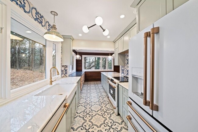 Photo - 12 Sabrina Farm