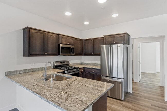 Photo - Avery Oaks Apartments