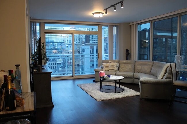 Photo - 757 N Orleans St Unit 706