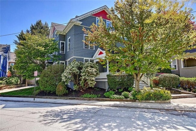 Photo - 240 Brown St