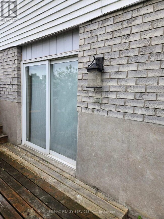 Photo - 464 Thorndale Dr
