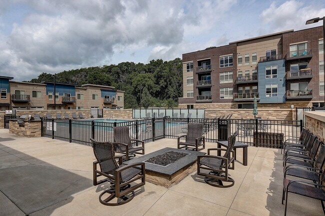 Fire Pit & Patio