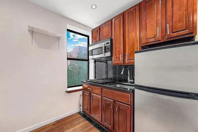 Photo - 619 East 5th Street Unit 2