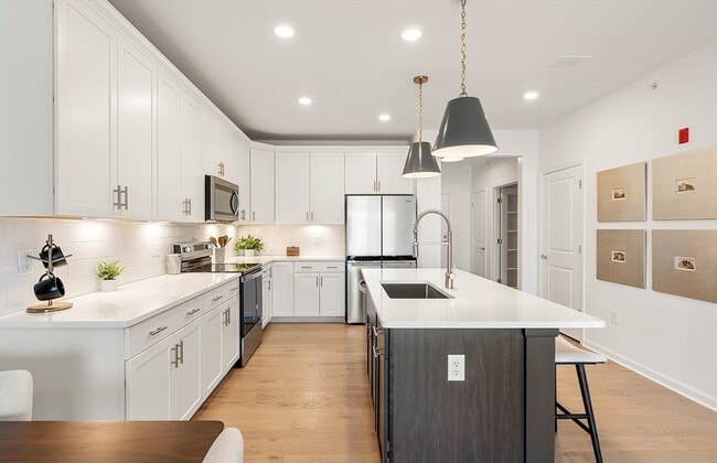 Building Photo - 2 Codman Wy Unit 105